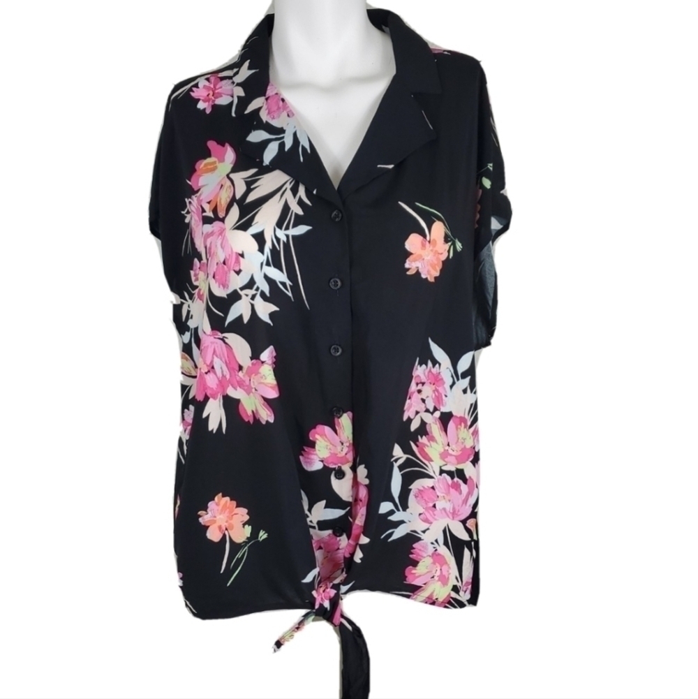 Torrid Black Floral Print Button Up Short Sleeve Tie Waist Top Size 00